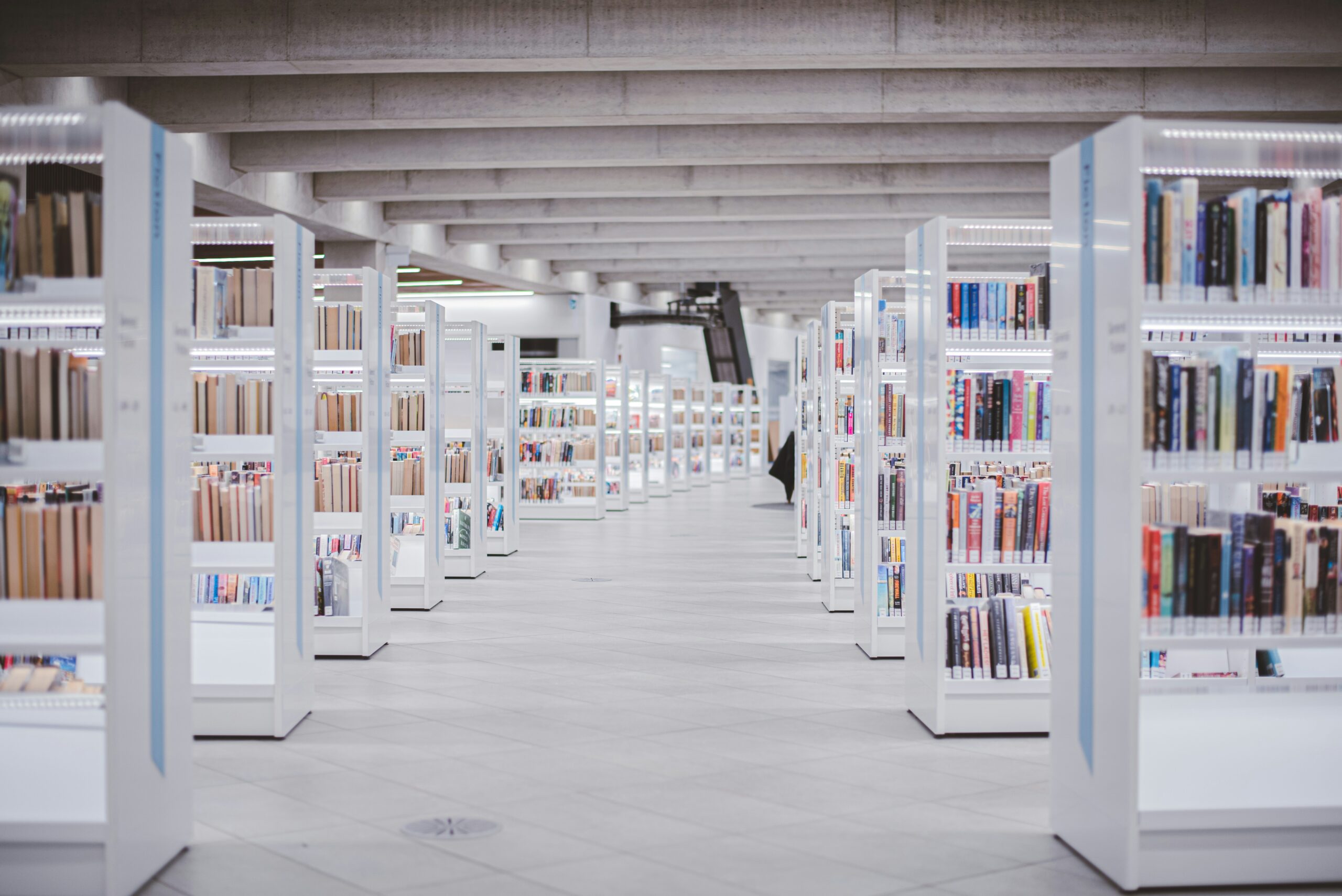 思い立って、近所の区立図書館でブログを書いてみました。